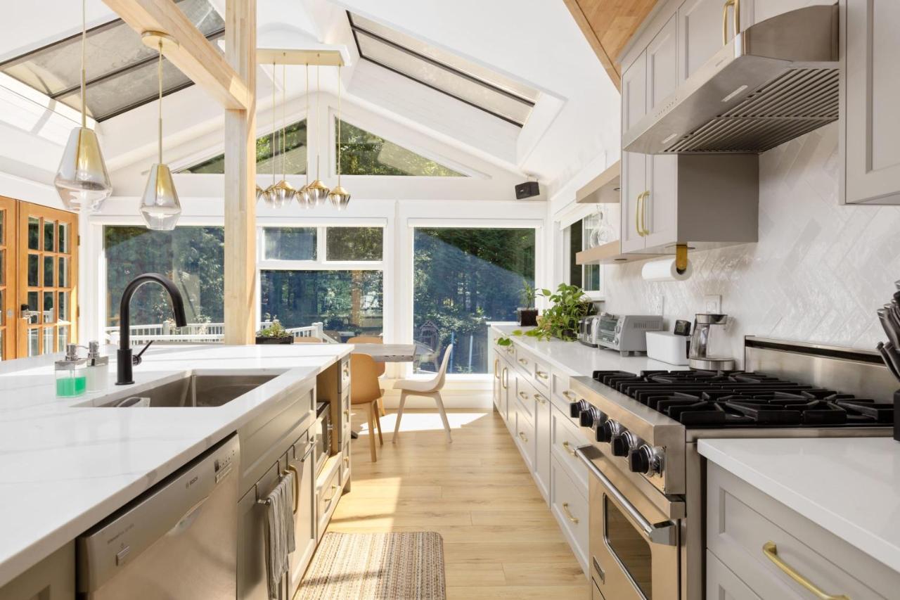 Beautiful Villa With Heated Pool Hot Tub By Forest North Vancouver Exterior foto