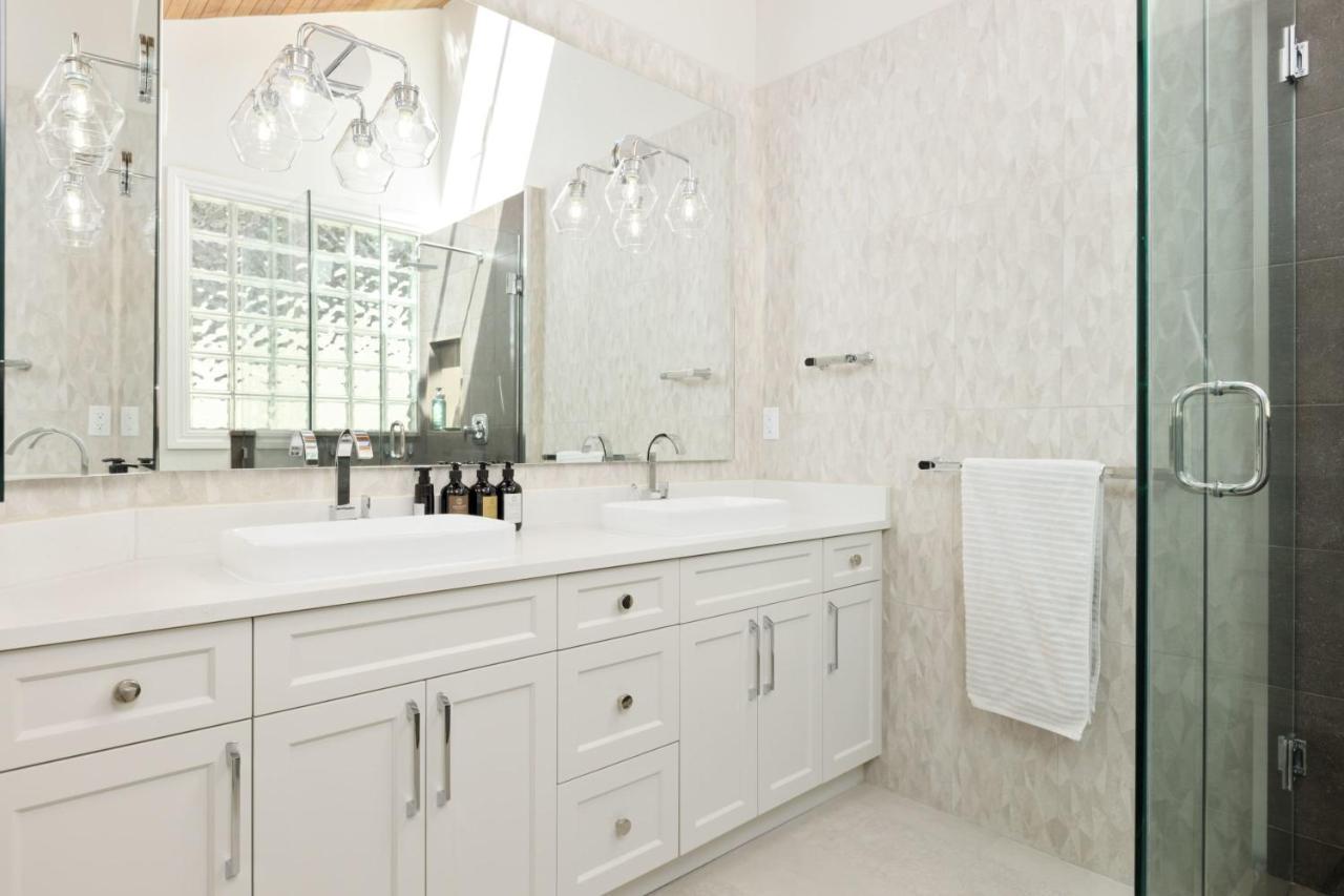 Beautiful Villa With Heated Pool Hot Tub By Forest North Vancouver Exterior foto